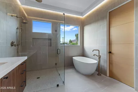 Bath - 4422 E Roma Ave, Phoenix, AZ 85018 photo 8 of 10