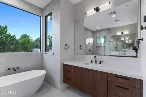 Bath - 4422 E Roma Ave, Phoenix, AZ 85018 photo 4 of 10