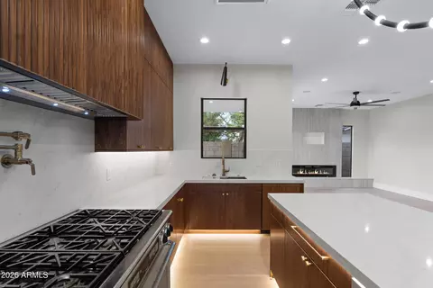 Kitchen - 4422 E Roma Ave, Phoenix, AZ 85018 photo 4 of 4