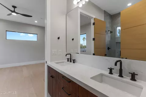 Bath - 4422 E Roma Ave, Phoenix, AZ 85018 photo 5 of 10