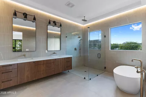 Bath - 4422 E Roma Ave, Phoenix, AZ 85018 photo 7 of 10