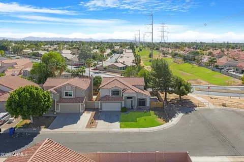 View/Area - 338 N Cobblestone St, Gilbert, AZ 85234 photo 2 of 17