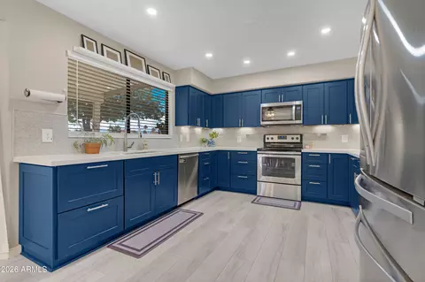 Kitchen - 338 N Cobblestone St, Gilbert, AZ 85234 photo 3 of 5