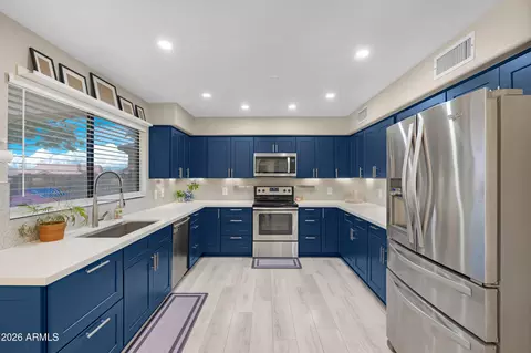 Kitchen - 338 N Cobblestone St, Gilbert, AZ 85234 photo 2 of 5