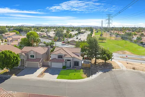 View/Area - 338 N Cobblestone St, Gilbert, AZ 85234 photo 3 of 17