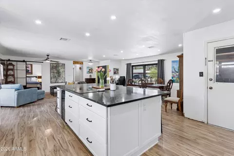 Kitchen - 2914 E Beryl Ave, Phoenix, AZ 85028 photo 4 of 4