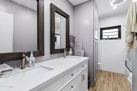 Bath - 2914 E Beryl Ave, Phoenix, AZ 85028 photo 3 of 4