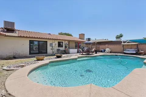 Exterior - 2914 E Beryl Ave, Phoenix, AZ 85028 photo 4 of 7