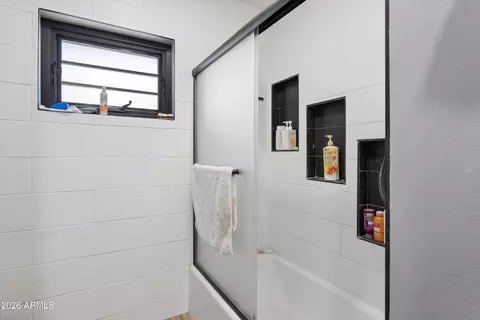 Bath - 2914 E Beryl Ave, Phoenix, AZ 85028 photo 4 of 4