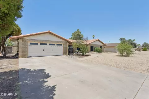 Exterior - 2914 E Beryl Ave, Phoenix, AZ 85028 photo 6 of 7