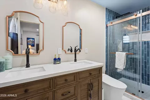 Bath - 2914 E Beryl Ave, Phoenix, AZ 85028 photo 1 of 4