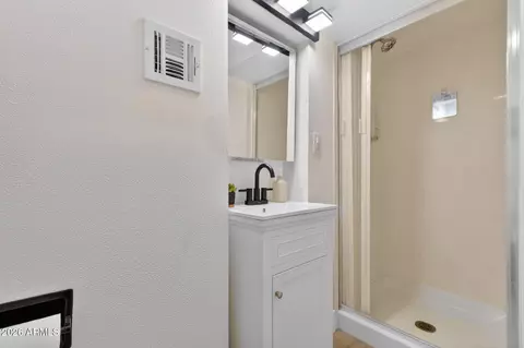Bath - 1048 N Arrowhead Ln, Dewey, AZ 86327 photo 5 of 6