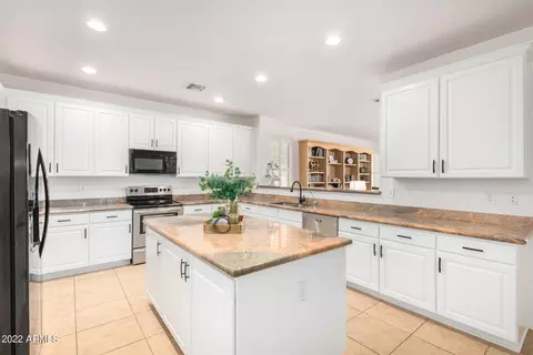 Kitchen - 3228 E Anika Dr, Gilbert, AZ 85298 photo 2 of 4