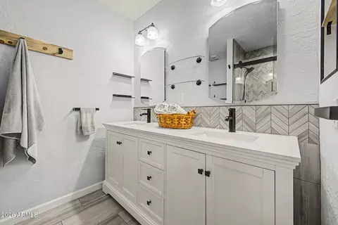 Bath - 2109 E Dunbar Dr, Tempe, AZ 85282 photo 1 of 4