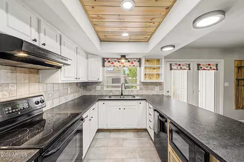 Kitchen - 2109 E Dunbar Dr, Tempe, AZ 85282 photo 2 of 2