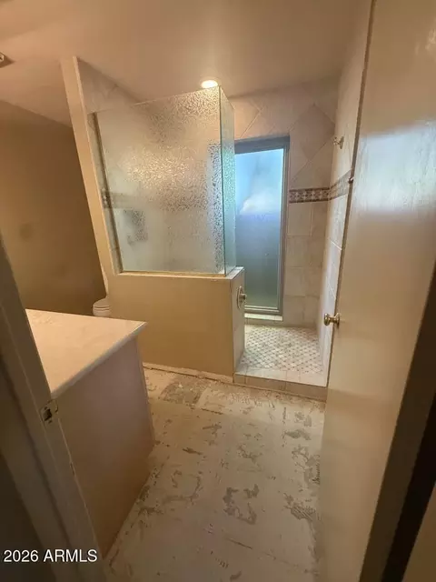 Bath - 2417 E Yucca St, Phoenix, AZ 85028 photo 1 of 3