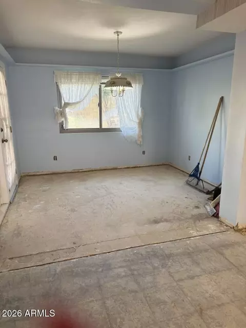 Dining - 2417 E Yucca St, Phoenix, AZ 85028 photo 1 of 1