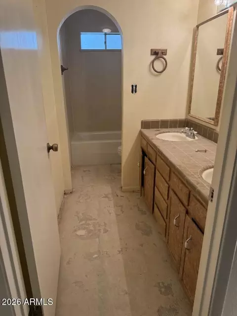 Bath - 2417 E Yucca St, Phoenix, AZ 85028 photo 2 of 3