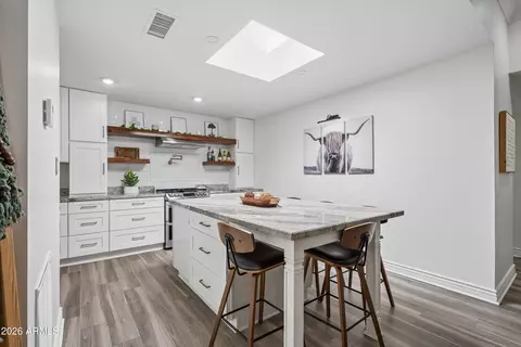 Kitchen - 1035 E Northern Ave, Phoenix, AZ 85020 photo 2 of 3