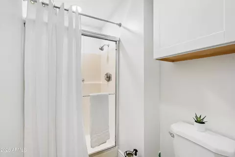 Bath - 1035 E Northern Ave, Phoenix, AZ 85020 photo 2 of 3