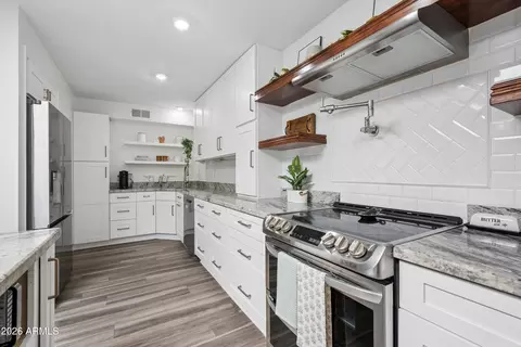 Kitchen - 1035 E Northern Ave, Phoenix, AZ 85020 photo 3 of 3