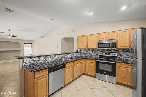 Kitchen - 2340 W Apollo Rd, Phoenix, AZ 85041 photo 2 of 4