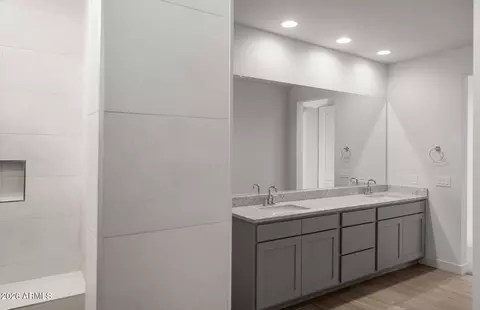 Bath - 2441 W Nighthawk Way, Phoenix, AZ 85045 photo 3 of 4