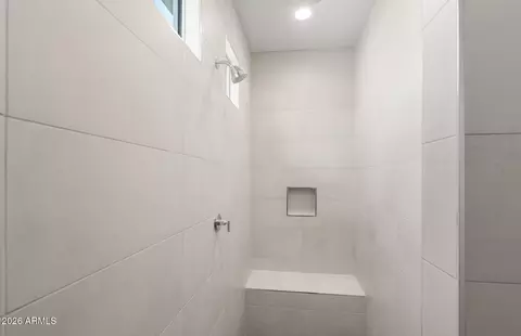 Bath - 2441 W Nighthawk Way, Phoenix, AZ 85045 photo 2 of 4