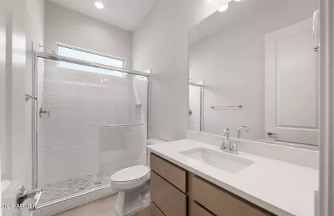 Bath - 2437 W Nighthawk Way, Phoenix, AZ 85045 photo 1 of 4