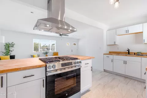 Kitchen - 718 W 3rd Pl, Mesa, AZ 85201 photo 5 of 6