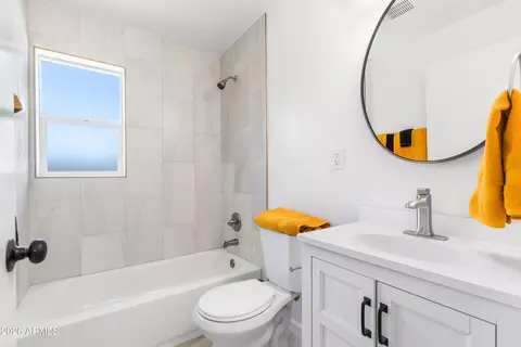 Bath - 718 W 3rd Pl, Mesa, AZ 85201 photo 2 of 2