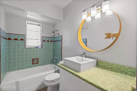 Bath - 3506 E Fairmount Ave, Phoenix, AZ 85018 photo 1 of 1