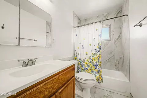 Bath - 2022 E Monterey Way, Phoenix, AZ 85016 photo 2 of 2