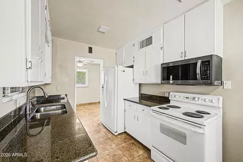 Kitchen - 2022 E Monterey Way, Phoenix, AZ 85016 photo 2 of 3