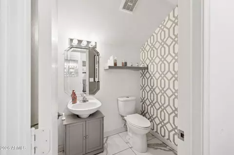 Bath - 4376 E Anderson Dr, Phoenix, AZ 85032 photo 3 of 4