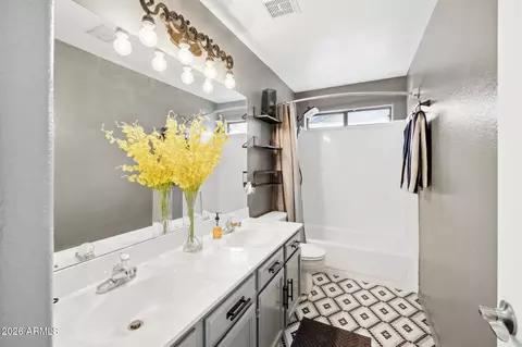 Bath - 4376 E Anderson Dr, Phoenix, AZ 85032 photo 4 of 4