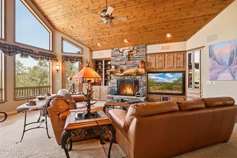 Living - 1807 E Underwood Ln, Payson, AZ 85541 photo 2 of 5