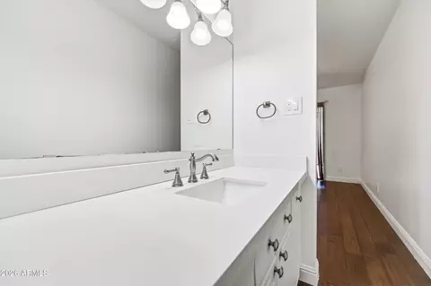 Bath - 5233 N 15th Dr, Phoenix, AZ 85015 photo 3 of 4