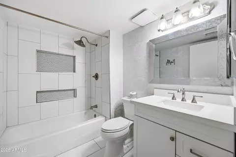 Bath - 5233 N 15th Dr, Phoenix, AZ 85015 photo 4 of 4