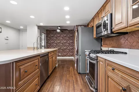 Kitchen - 5233 N 15th Dr, Phoenix, AZ 85015 photo 4 of 7