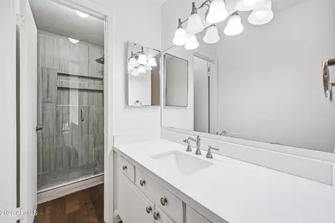 Bath - 5233 N 15th Dr, Phoenix, AZ 85015 photo 1 of 4