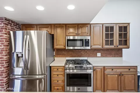 Kitchen - 5233 N 15th Dr, Phoenix, AZ 85015 photo 5 of 7