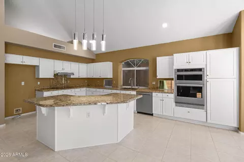Kitchen - 908 E Mountain Sage Dr, Phoenix, AZ 85048 photo 4 of 5