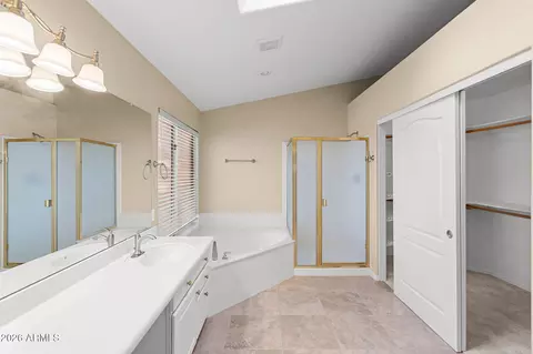 Bath - 908 E Mountain Sage Dr, Phoenix, AZ 85048 photo 4 of 5