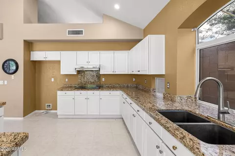 Kitchen - 908 E Mountain Sage Dr, Phoenix, AZ 85048 photo 3 of 5