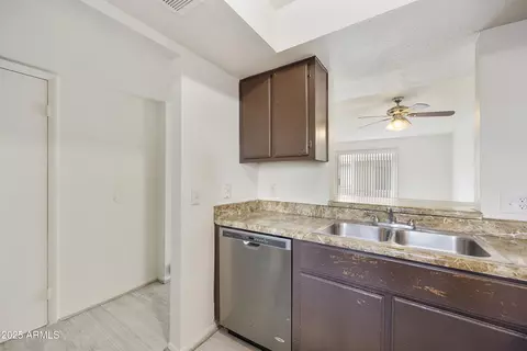 Kitchen - 2837 E Marconi Ave, Phoenix, AZ 85032 photo 3 of 8