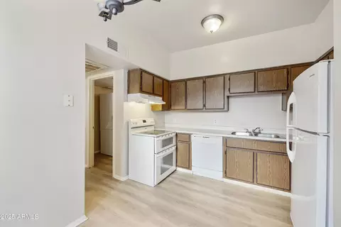 Kitchen - 2837 E Marconi Ave, Phoenix, AZ 85032 photo 6 of 8