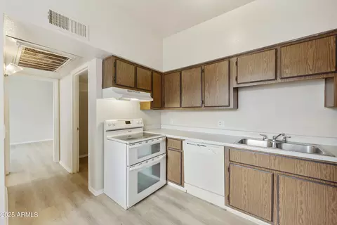 Kitchen - 2837 E Marconi Ave, Phoenix, AZ 85032 photo 7 of 8