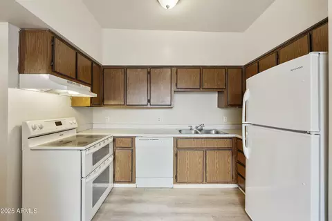 Kitchen - 2837 E Marconi Ave, Phoenix, AZ 85032 photo 5 of 8