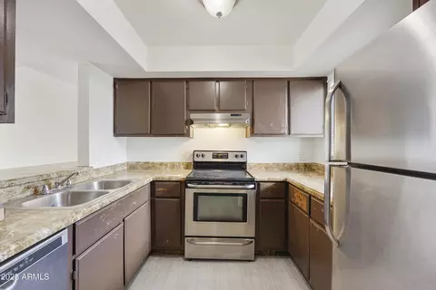 Kitchen - 2837 E Marconi Ave, Phoenix, AZ 85032 photo 4 of 8